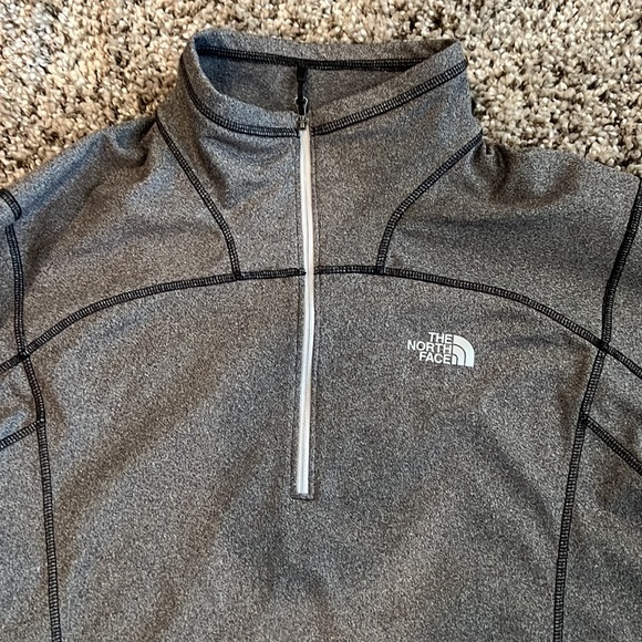 Mens The North Face half zip. Size L - Picture 2 of 4